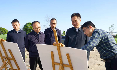 陈阳波带队到富新镇什地镇开展调研